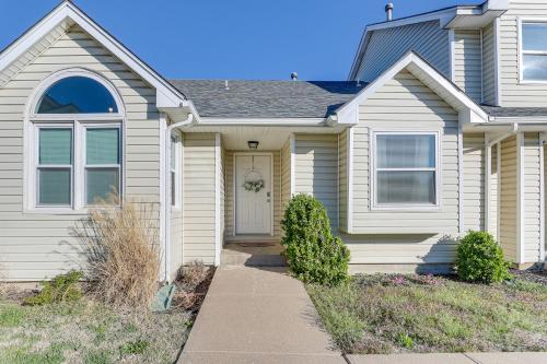 Wichita Townhome with Patio 9 Mi to Downtown!