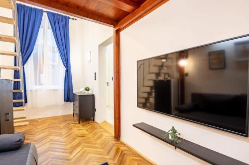 Cute Modern Getaway in the Heart of the City - main image