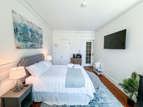 Pvt Room, St Marys, Fenway, Longwood, Green Line in 布魯克林