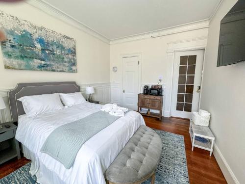 Pvt Room, St Marys, Fenway, Longwood, Green Line in 布魯克林