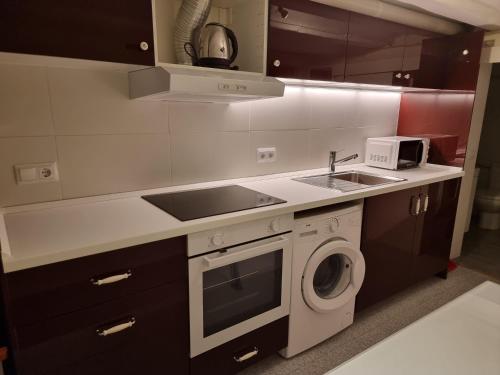 Cozy Apartment downtown BCN, AC, 30 nigths min, Barcelona (photo 5)