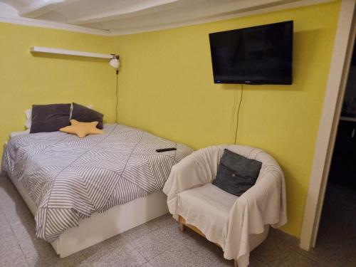 Cozy Apartment downtown BCN, AC, 30 nigths min, Barcelona (photo 3)