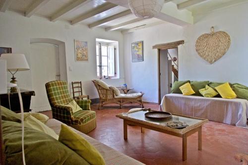 Iekārtas, Casa di Pruno in Morsiglia
