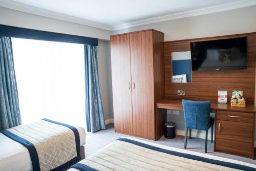 Standard Family Room image 4