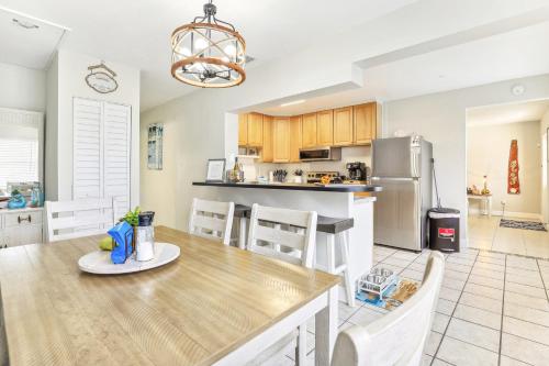 Jensen Beach Home quarter Mi to Beach Access! in Jensen Beach, USA