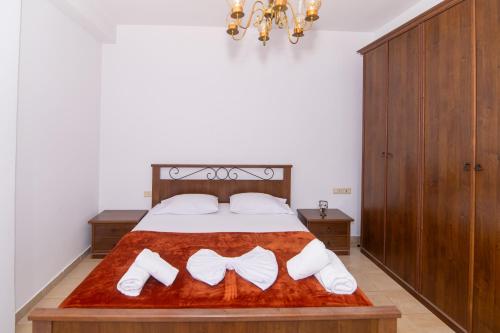 Vintage Blloku Apartment - image 3