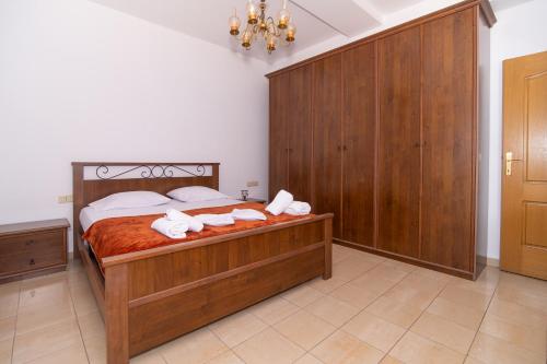 Three-Bedroom Apartment image 7