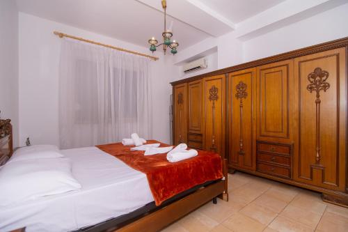 Three-Bedroom Apartment image 1