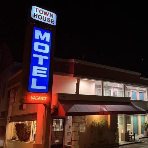 Town House Motel - 숙소 외관