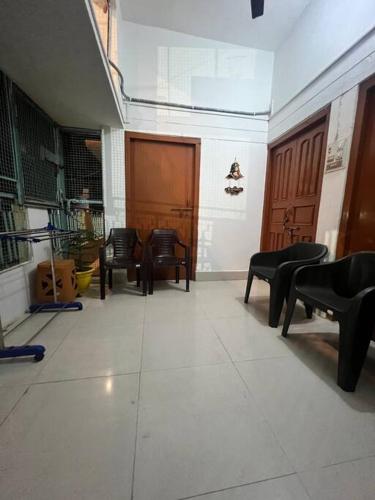 Laxmi Niwas Homestay (3 Deluxe Rooms With Kitchen)