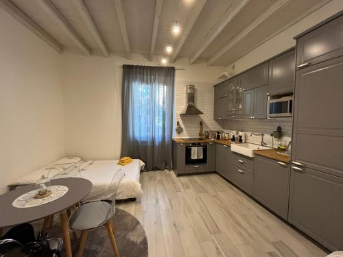 Authentic Milan Ringhiera House near Metro, Милан (фото 9)