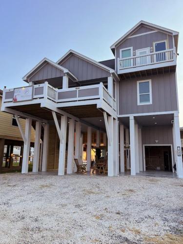 Beach house - Luxury upper deck and mini golf in Bolivar Peninsula, USA