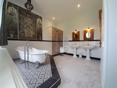 Bathroom, Chateau De Werde in Matzenheim