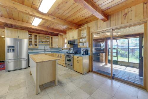 Spacious Pinedale Home with Mountain Range View in Pinedale