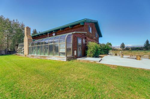 Spacious Pinedale Home with Mountain Range View in Pinedale