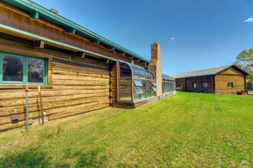 Spacious Pinedale Home with Mountain Range View in Pinedale