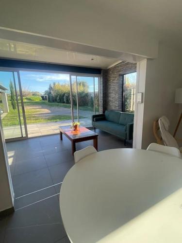 Dépendance au sein d’une villa avec piscine Dépendance au sein d’une villa avec piscine