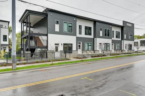 Modern Nashville Condo in WeHo Art Community! in Nashville, USA