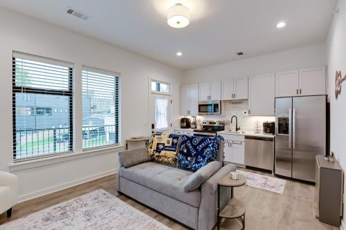 Modern Nashville Condo in WeHo Art Community! in Nashville, USA