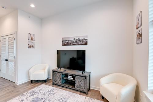 Modern Nashville Condo in WeHo Art Community! in Nashville, USA