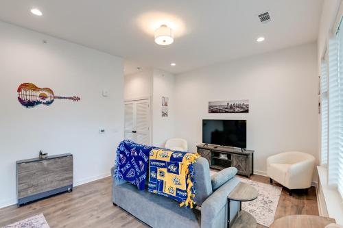 Modern Nashville Condo in WeHo Art Community! in Nashville, USA