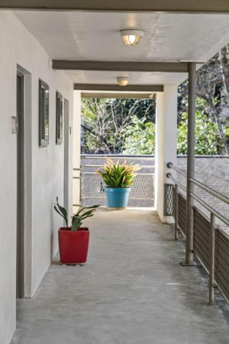 View, Studios On 25th by BCA Furnished Apartments near Atlanta Amtrak Station