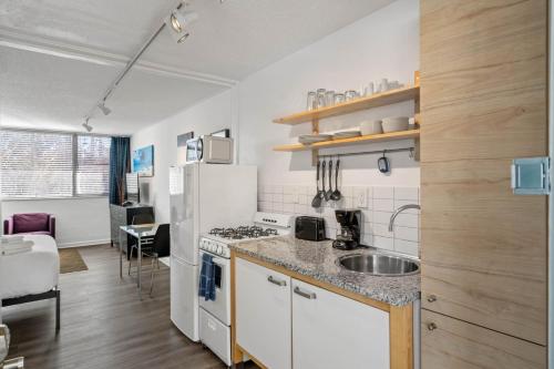 Kitchen, Studios On 25th by BCA Furnished Apartments near Atlanta Amtrak Station