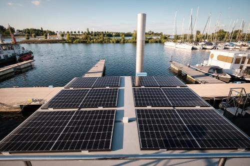 Hausboot Püntenel - stationär - Traumhafte Ferienwohnung AUF dem Wasser