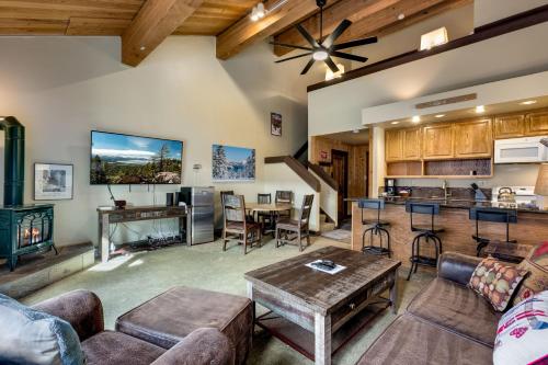 Lofted Retreat in The Village! condo thumb 4