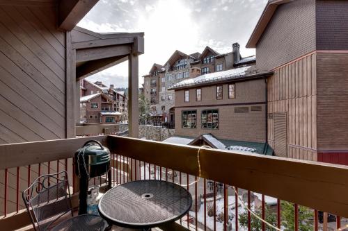Lofted Retreat in The Village! condo detail