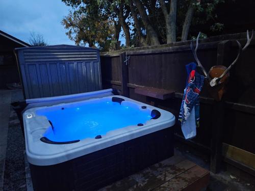 Hot tub, Room by the golf course with ensuite an Spa in Shirley