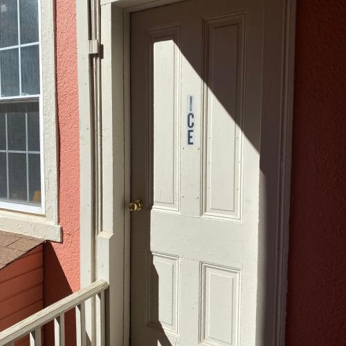 The Ocean House - image 10