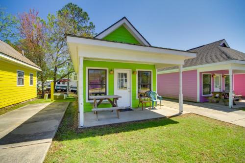 Charming Biloxi Studio w/ Community Pool & Lake!, Biloxi
