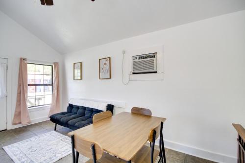 Charming Biloxi Studio with Community Pool and Lake! in Biloxi, USA