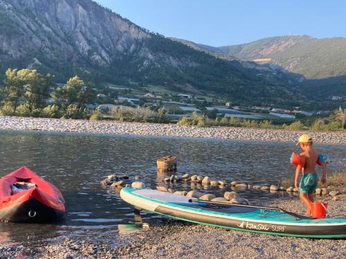 mobilhome entre montagne et lac près de Gap au calme - Location saisonnière - Rochebrune