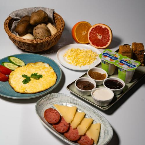 Food and beverages, LE CHALET MONT And RESTAURANT in Yusufkhona