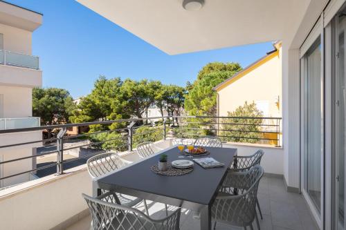 2 bedrooms, 3 beds
