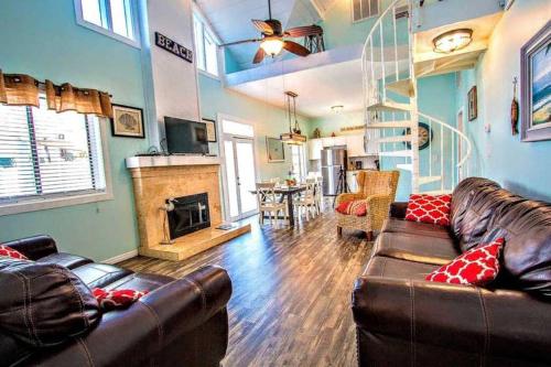 Cambria House by BeachHouseFL in Clearwater Beach, USA