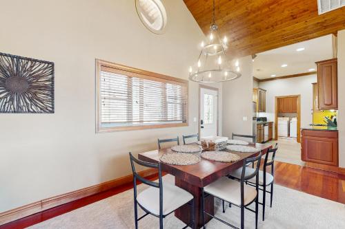 Serenity and Adventure Retreat in Whittier, USA