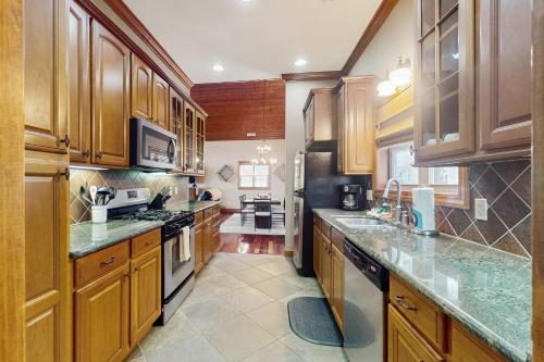 Serenity and Adventure Retreat in Whittier, USA