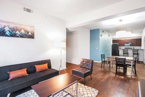 Spacious 3BR Apartment Central to All in Greeley, USA