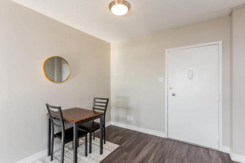 Bargain Memphis apartment w HDTV & WiFi in Memphis, USA