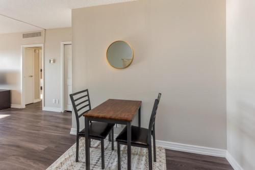 Bargain Memphis apartment w HDTV & WiFi in Memphis, USA