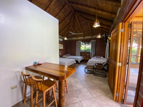 Instalaciones, Las Cabanas in Olon