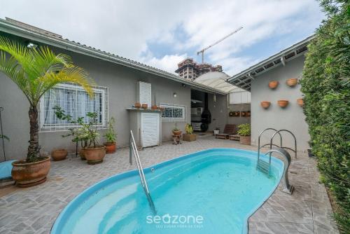 Casa com Piscina e Churrasqueira em Penha TZS210