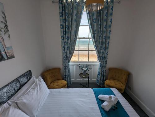 Acqua Beach Weymouth - image 3