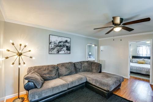 Modern Nashville Vacation Home about 3 Mi to Downtown! in Nashville, USA
