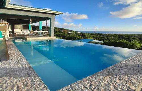 Sugar Moon, spectacular Antiguan Villa with pool