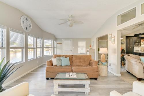 La Bella Vita Home Less Than 1 Mi to Surfside Beach - image 9