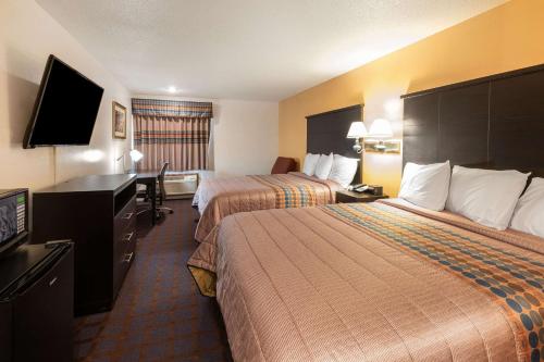 2 queen beds
